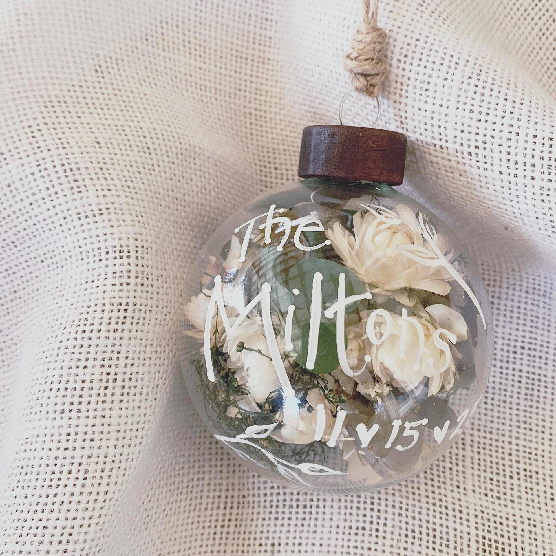 Wedding Flower Keepsake Ornament: DIY Personalized Ornament