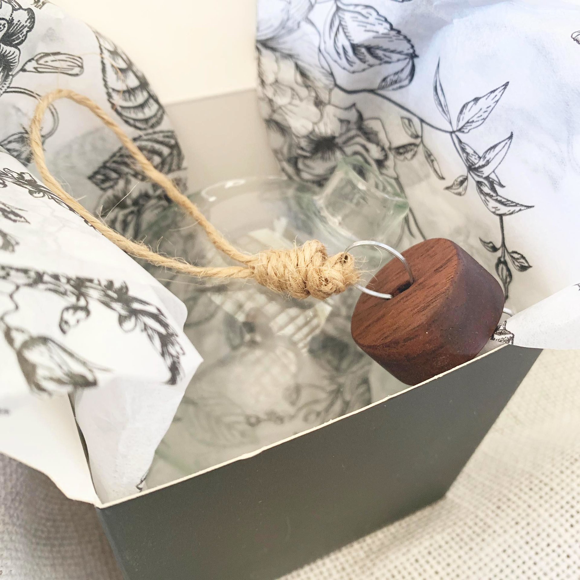 Wedding Flower Keepsake Ornament: DIY Personalized Ornament