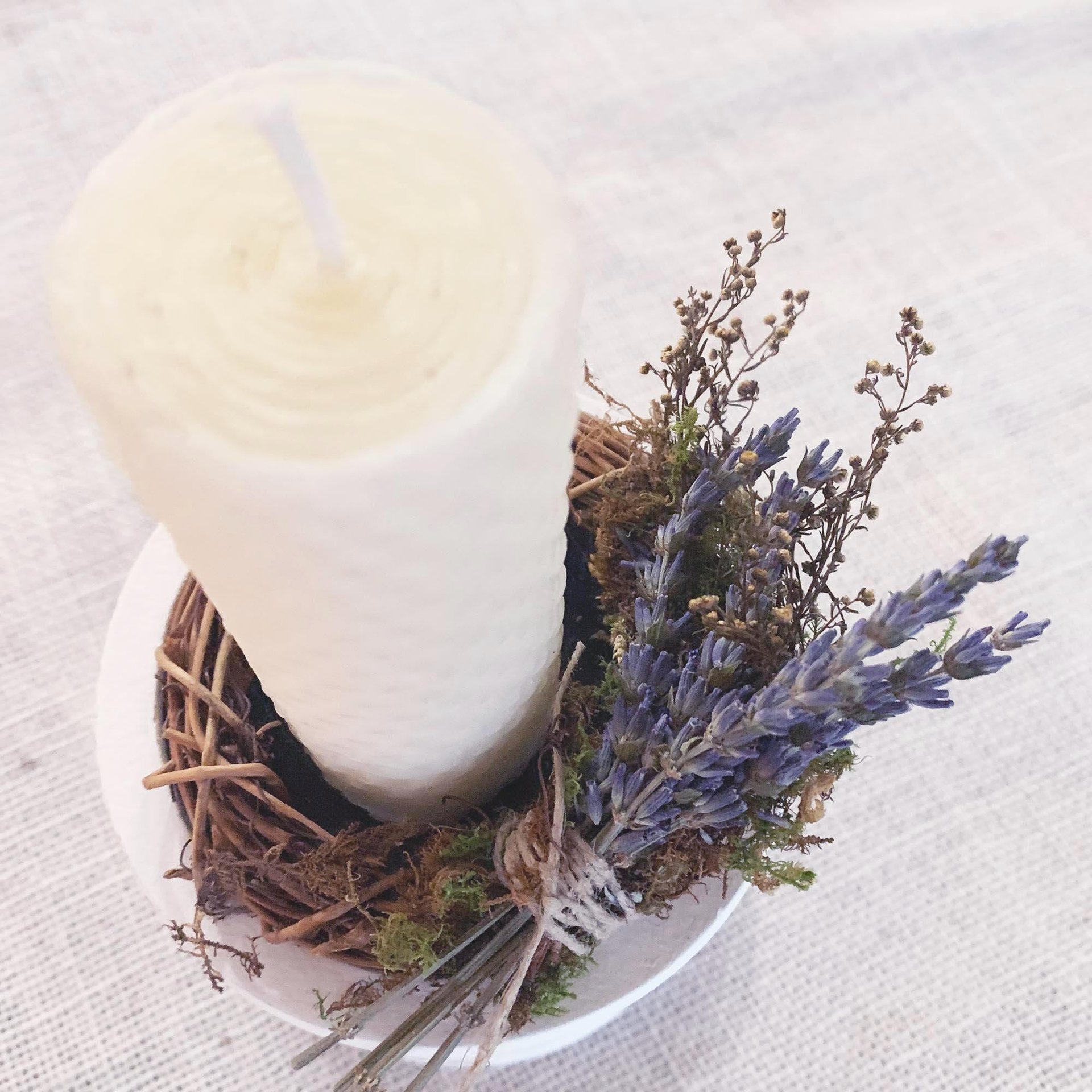 DIY Lavender Candle Gift Set: Rolled Beeswax Pillar Candle with Dried Flower Mini Wreath Craft Kit