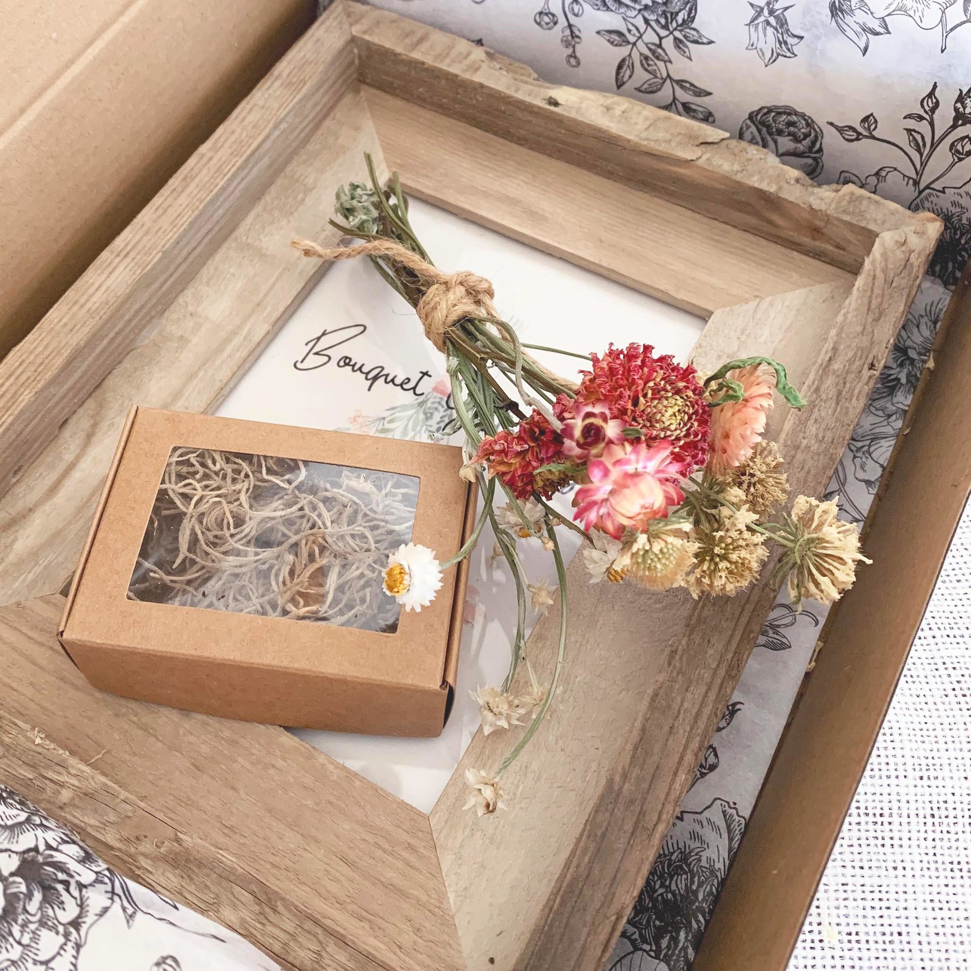 DIY Dried Flower Kit - Rustic Barnwood Photo Frame Gift - Floral Crafts for Adults