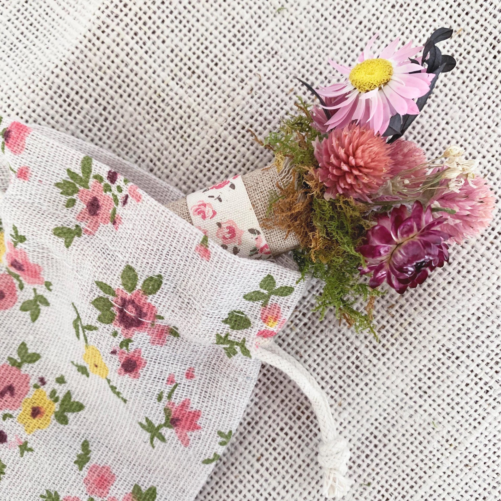 Mother Daughter Craft Kit – DIY Dried Flower Magnet Kit – Garden Grown Botanical Workshop – Cottagecore Floral Gift