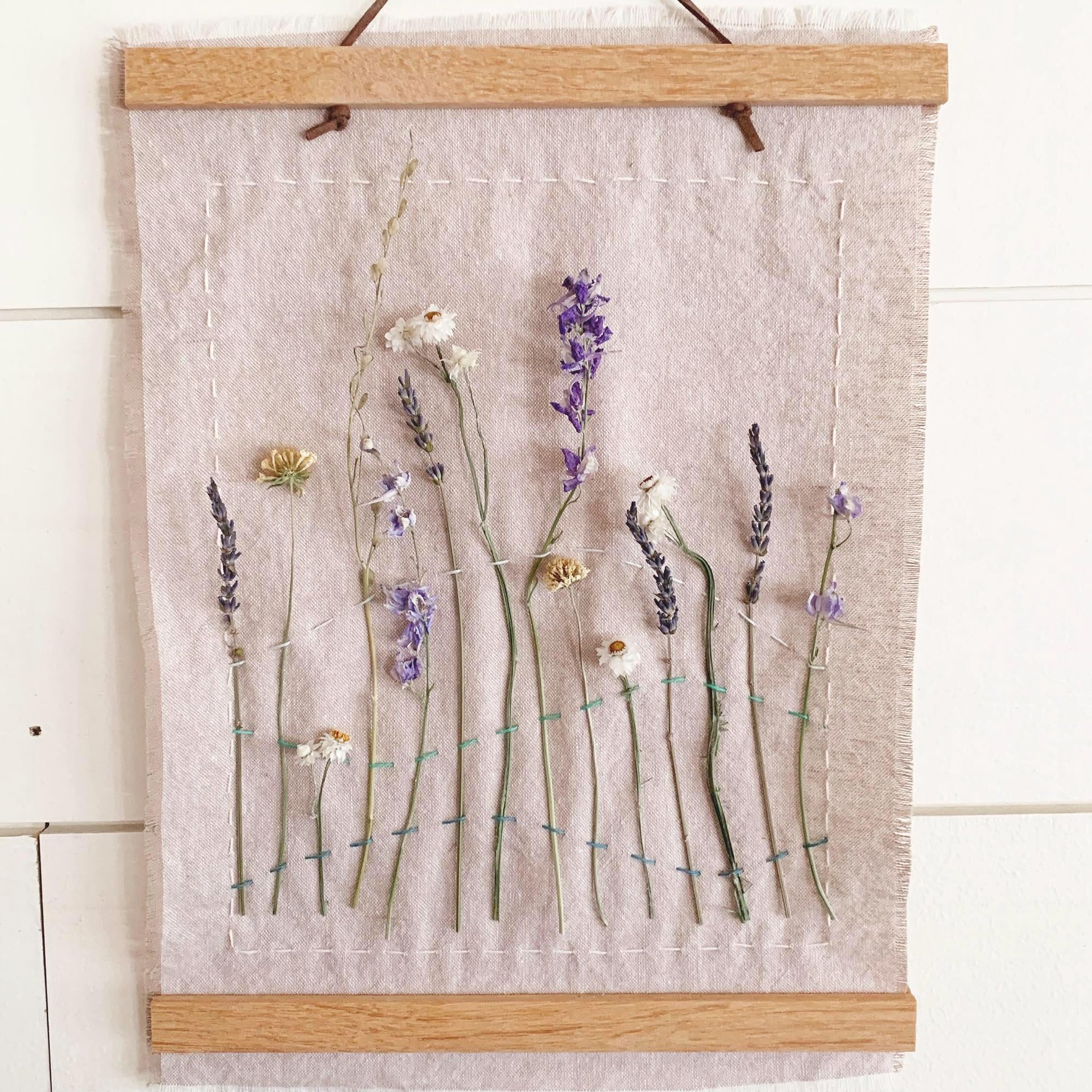 Slow Stitch Embroidery Kit with Dried Flowers, Linen and Sashiko Thread, Botanical Wall Hanging Craft Kit for Adults