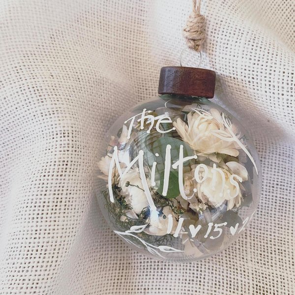 Wedding Flower Keepsake Ornament: DIY Personalized Ornament